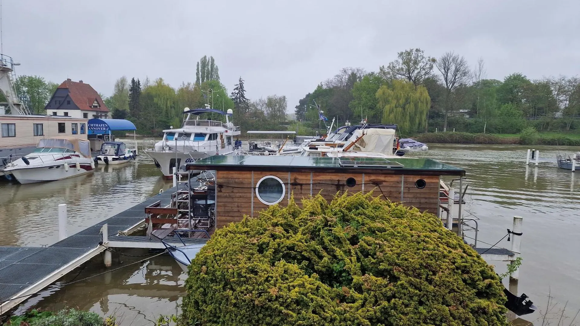 Rizal Hotel Hannover Botel